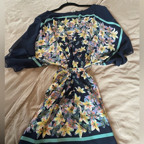 Navy and floral bcbg dress - Picture 1 of 2